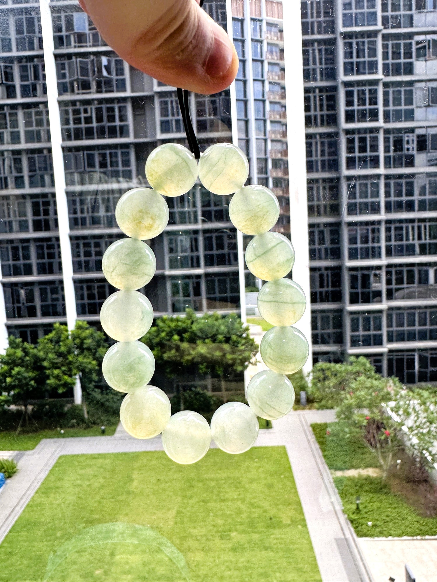 黄加绿一线天翡翠手串