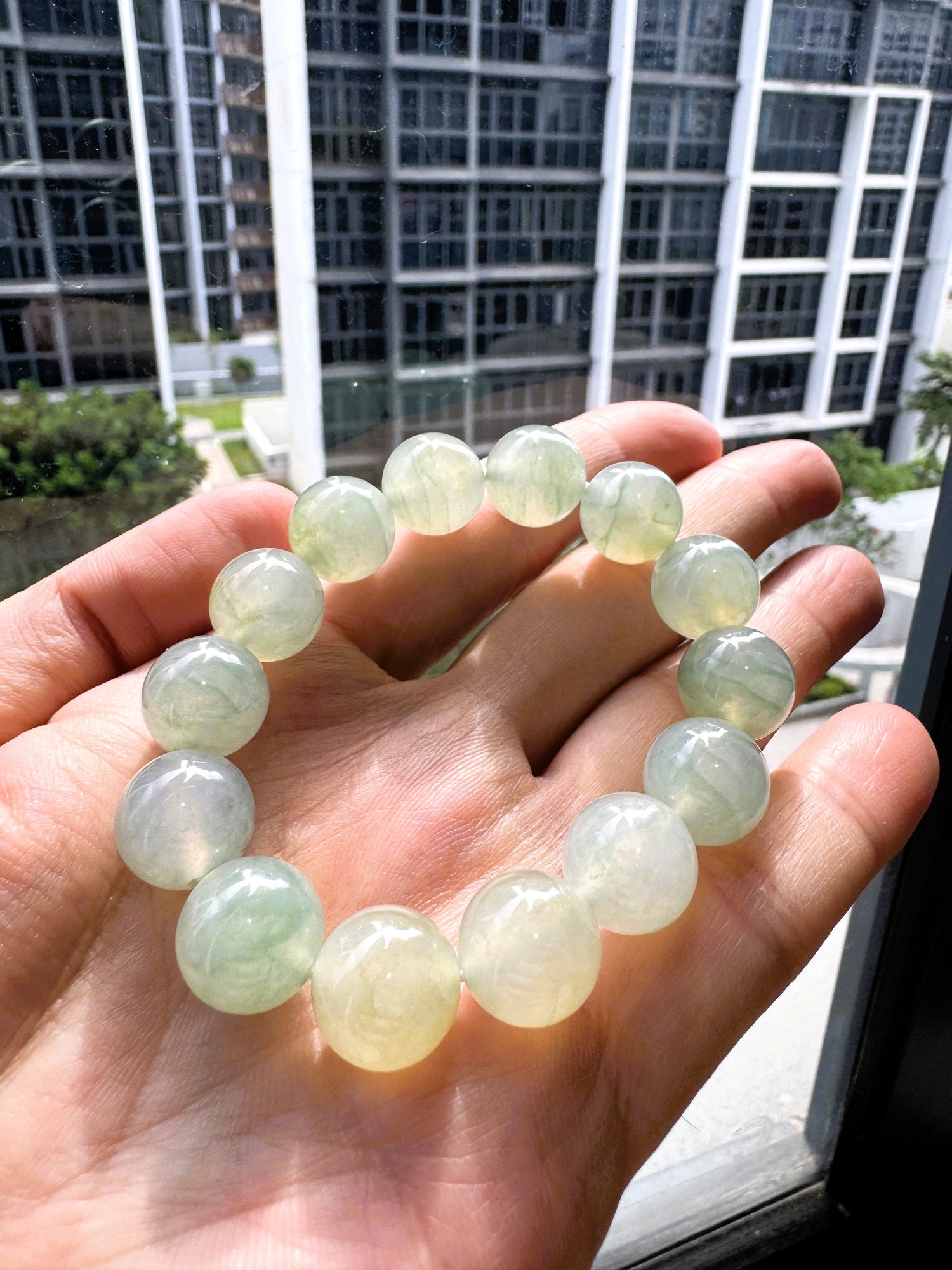 黄加绿一线天翡翠手串